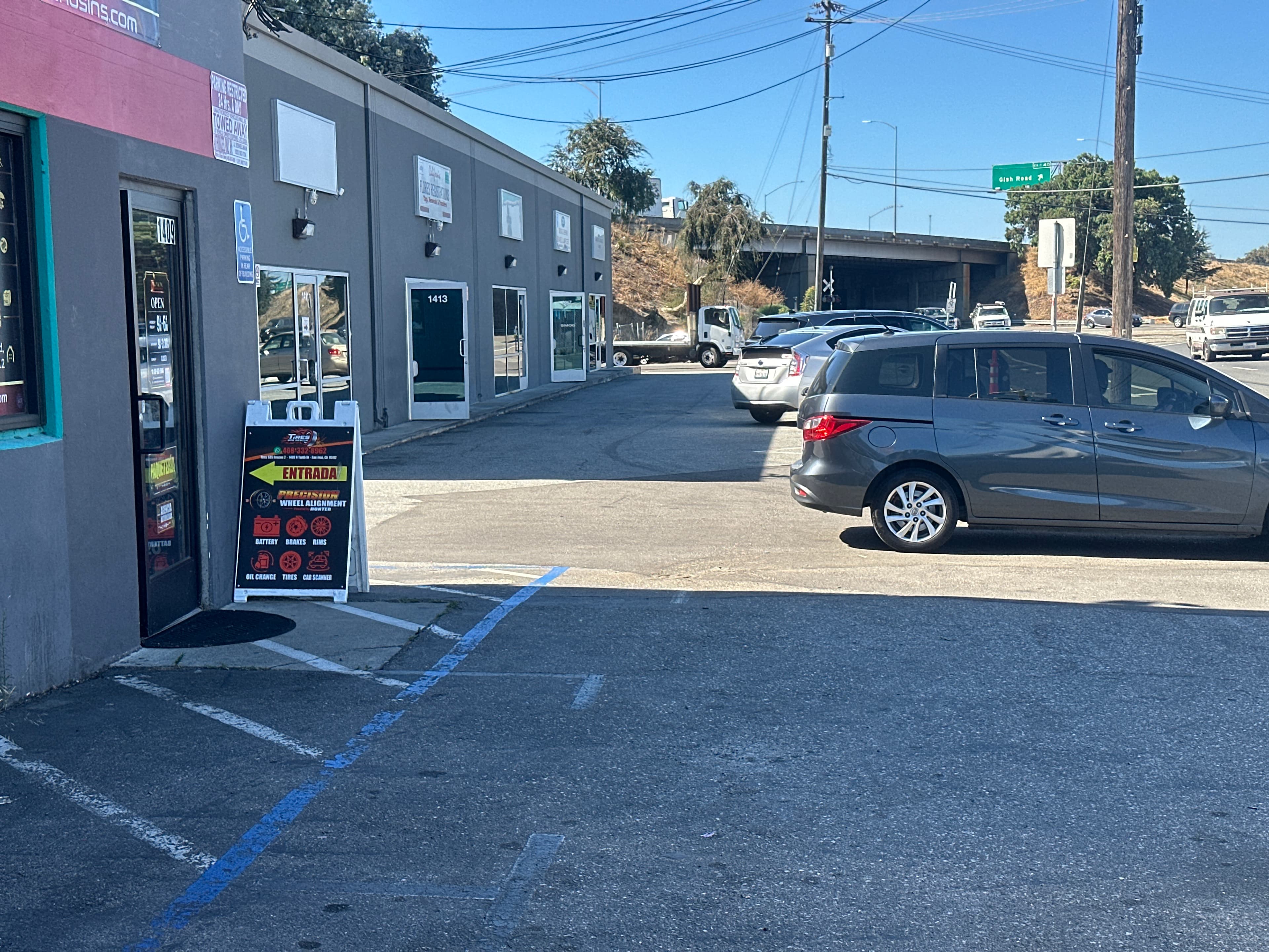 Tires SOS Rescue shop exterior